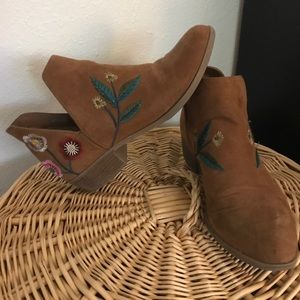 Francesca’s ankle booties